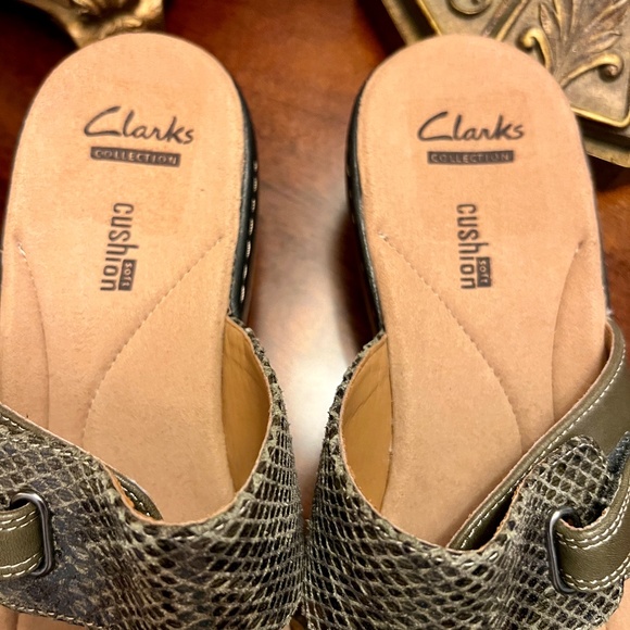 NWOB Women's Clarks Soft Cushion Delana Fenela Olive Green Slide Wedge Sandals 9 - Picture 3 of 4